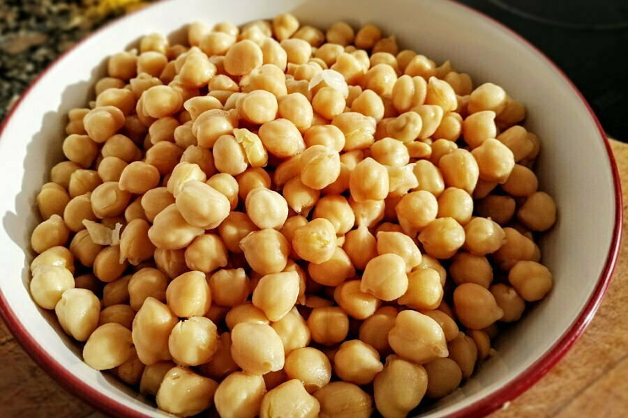 a alrge bowl holds some chickpeas