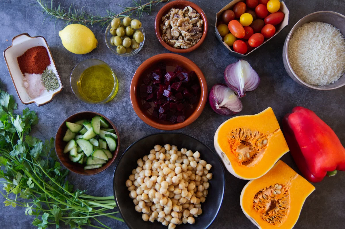 ingredinets from the Mediterranean diet are laid out on a table